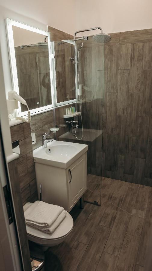 7 Boutique Hotel Ustʼ-Kamenogorsk Exterior foto